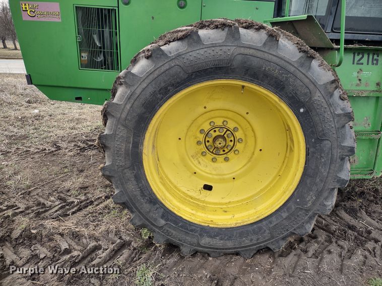 image for item DR8260 1995 John Deere 8770  4WD tractor