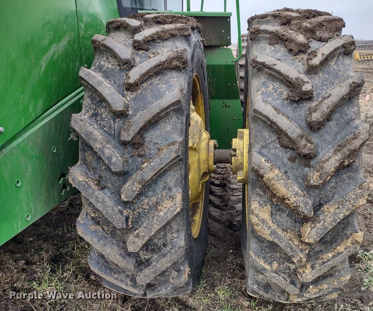 image for item DR8260 1995 John Deere 8770  4WD tractor