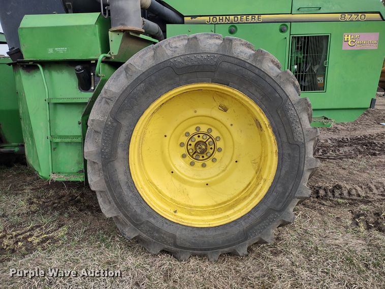 image for item DR8260 1995 John Deere 8770  4WD tractor
