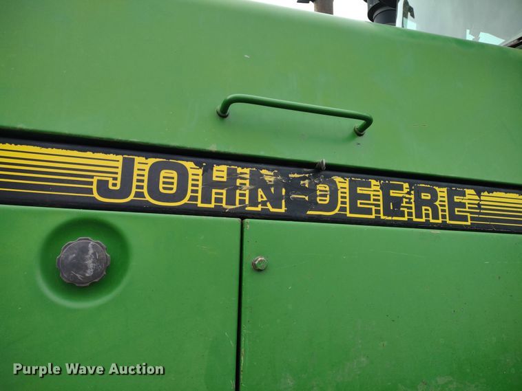 image for item DR8260 1995 John Deere 8770  4WD tractor
