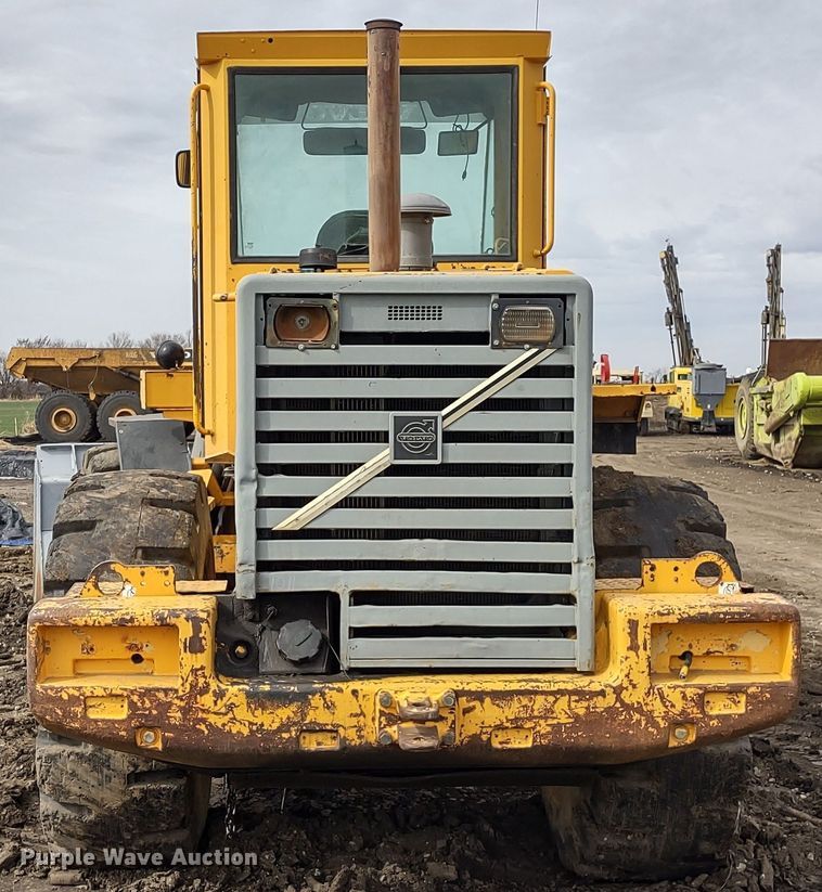 image for item DR8261 1997 Volvo L70C  wheel loader