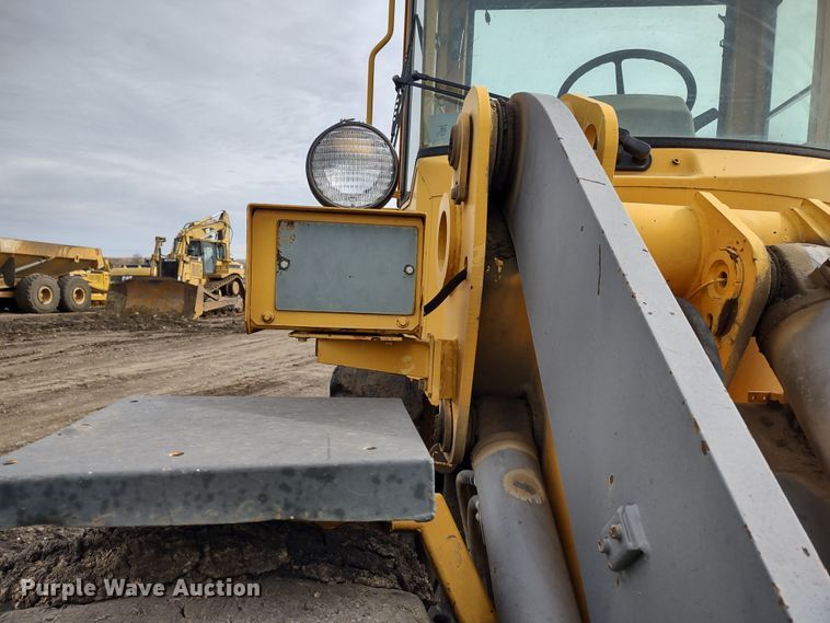 image for item DR8261 1997 Volvo L70C  wheel loader