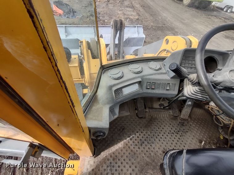 image for item DR8261 1997 Volvo L70C  wheel loader