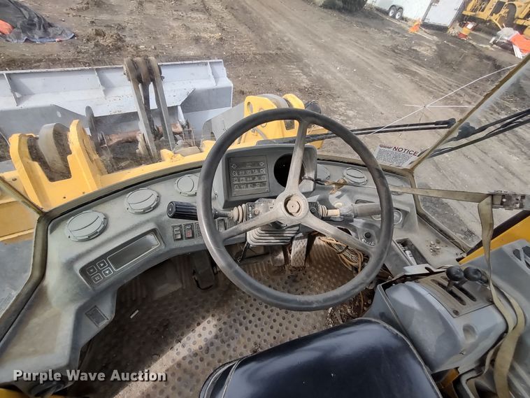 image for item DR8261 1997 Volvo L70C  wheel loader