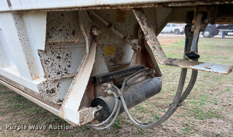 image for item DS2823 2009 CTS BDT-40  bottom dump trailer