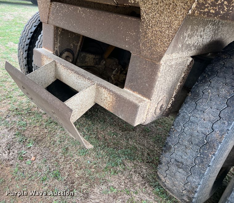 image for item DS2823 2009 CTS BDT-40  bottom dump trailer