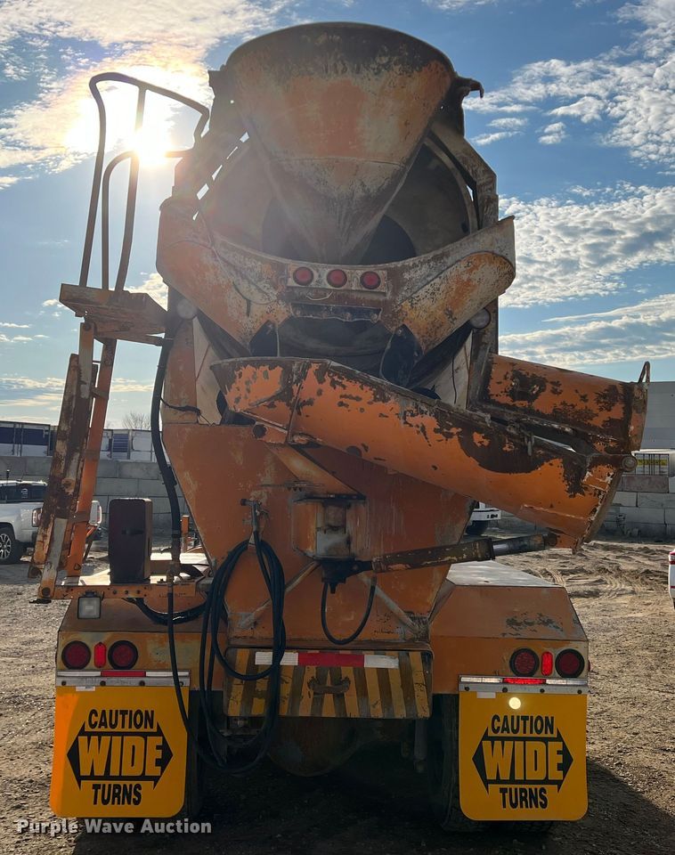 image for item DS2836 2007 Sterling L9500  ready mix truck