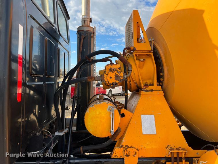 image for item DS2836 2007 Sterling L9500  ready mix truck