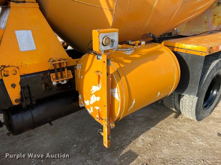 image for item DS2836 2007 Sterling L9500  ready mix truck