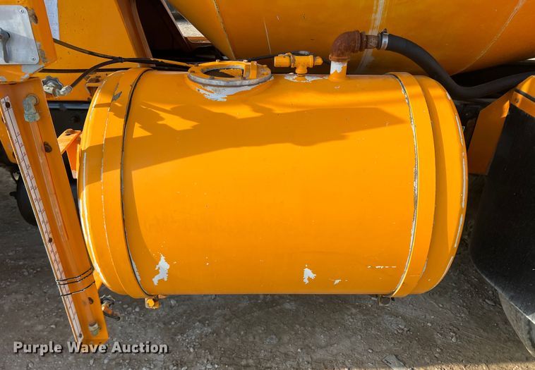 image for item DS2836 2007 Sterling L9500  ready mix truck