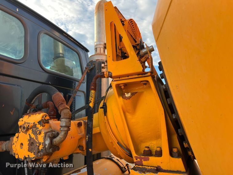 image for item DS2836 2007 Sterling L9500  ready mix truck