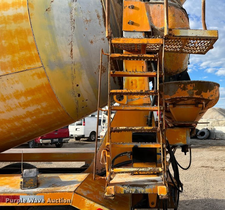 image for item DS2836 2007 Sterling L9500  ready mix truck