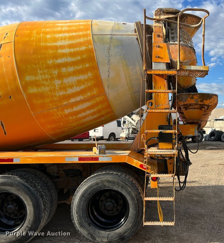 image for item DS2836 2007 Sterling L9500  ready mix truck