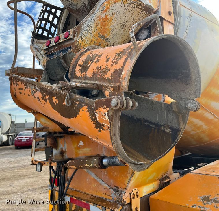 image for item DS2836 2007 Sterling L9500  ready mix truck