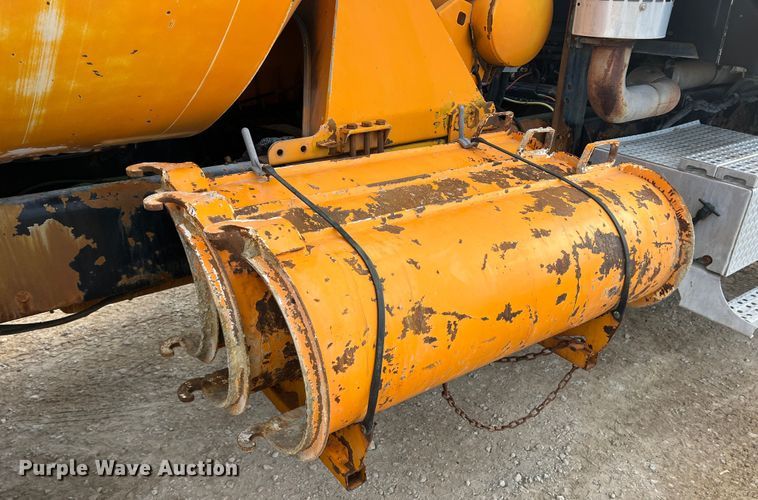 image for item DS2836 2007 Sterling L9500  ready mix truck