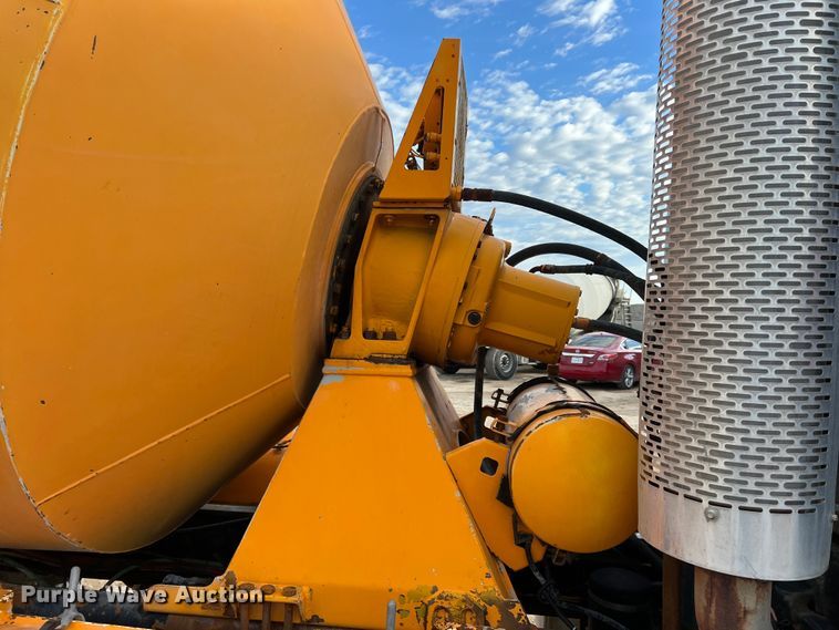 image for item DS2836 2007 Sterling L9500  ready mix truck