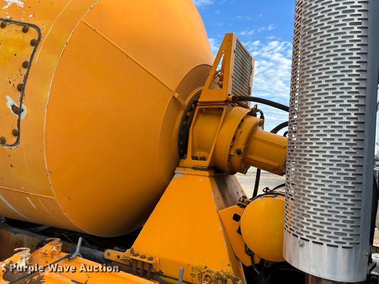 image for item DS2836 2007 Sterling L9500  ready mix truck