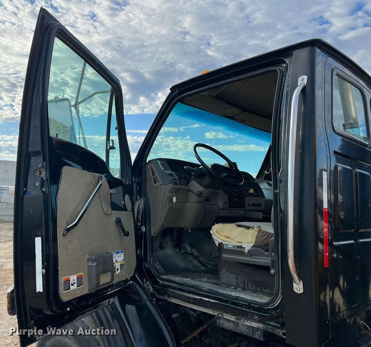 image for item DS2836 2007 Sterling L9500  ready mix truck