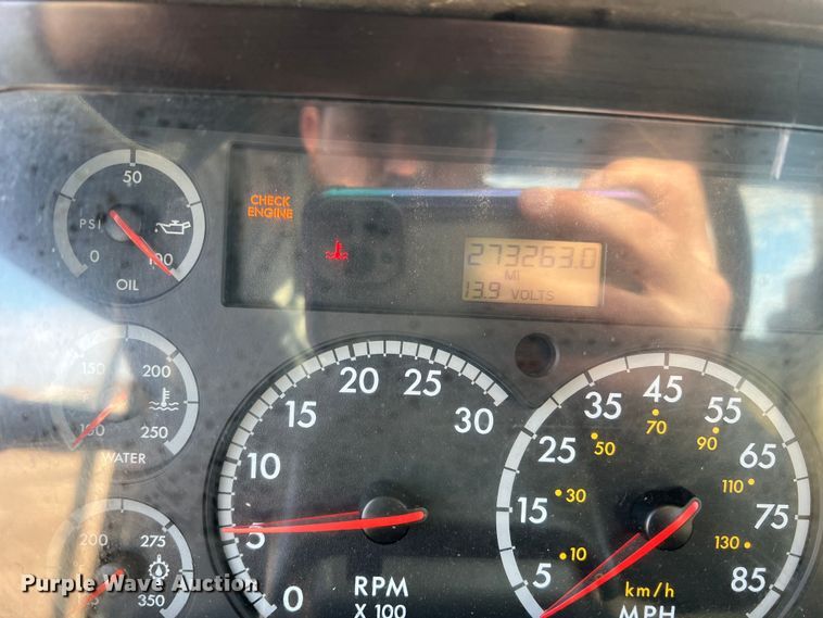 image for item DS2836 2007 Sterling L9500  ready mix truck