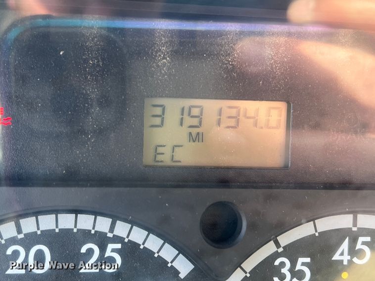 image for item DS2836 2007 Sterling L9500  ready mix truck