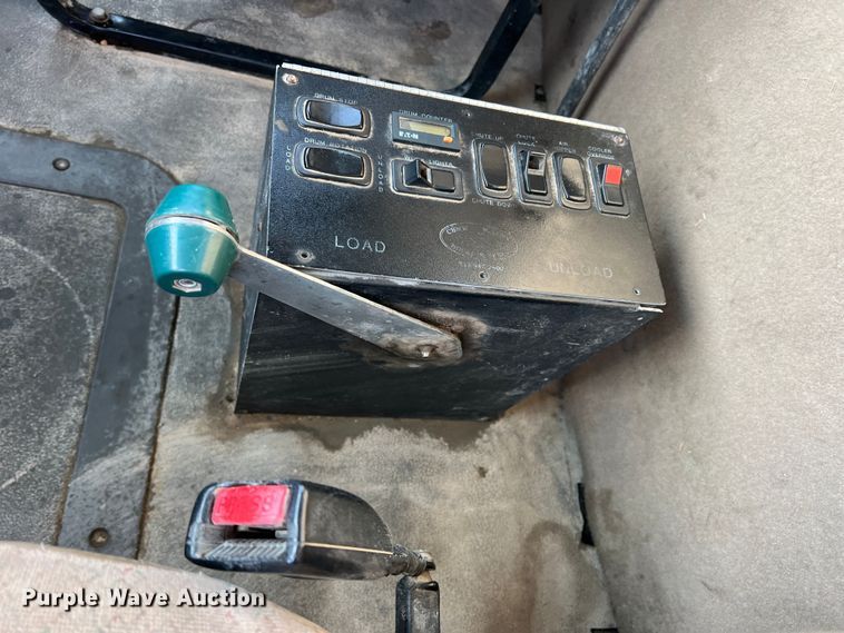 image for item DS2836 2007 Sterling L9500  ready mix truck