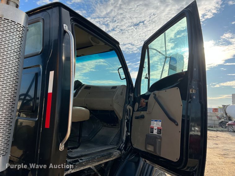 image for item DS2836 2007 Sterling L9500  ready mix truck