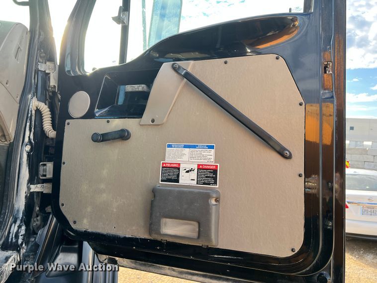 image for item DS2836 2007 Sterling L9500  ready mix truck