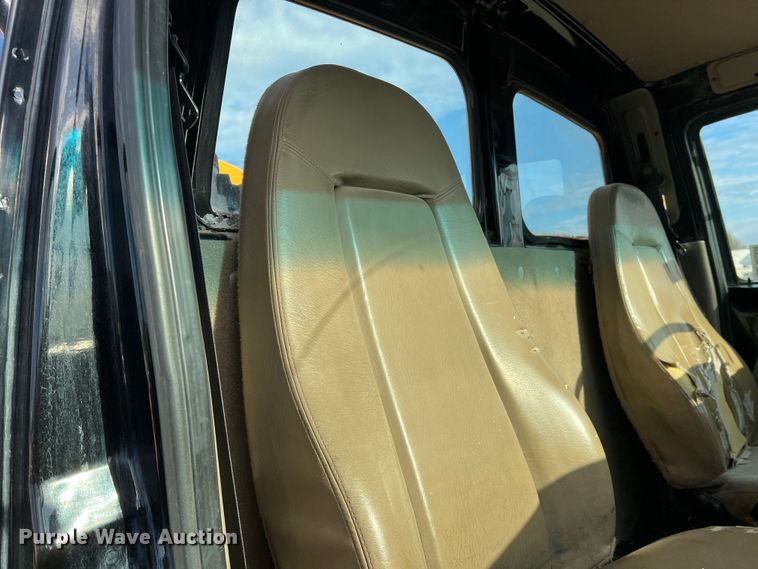 image for item DS2836 2007 Sterling L9500  ready mix truck