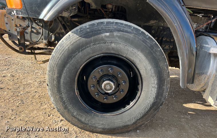 image for item DS2836 2007 Sterling L9500  ready mix truck