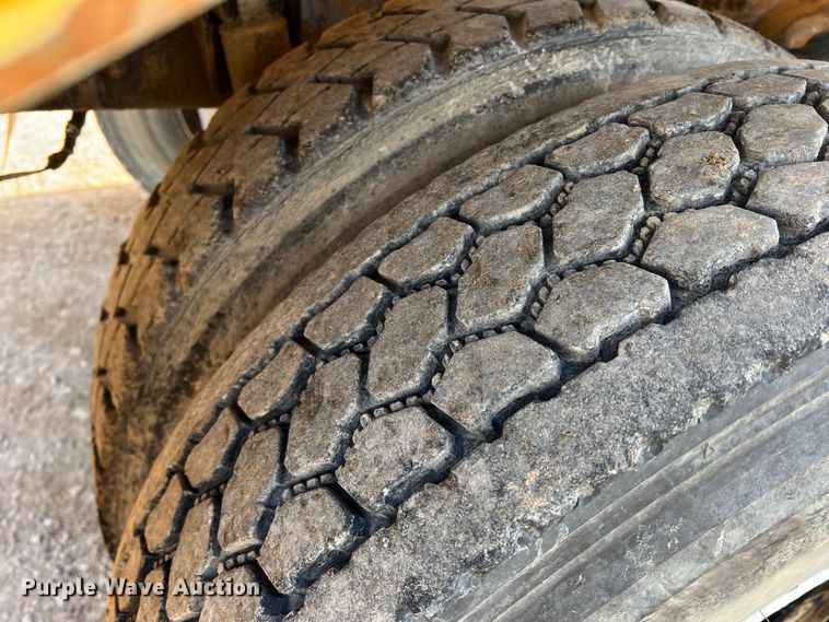 image for item DS2836 2007 Sterling L9500  ready mix truck