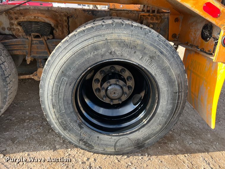 image for item DS2836 2007 Sterling L9500  ready mix truck