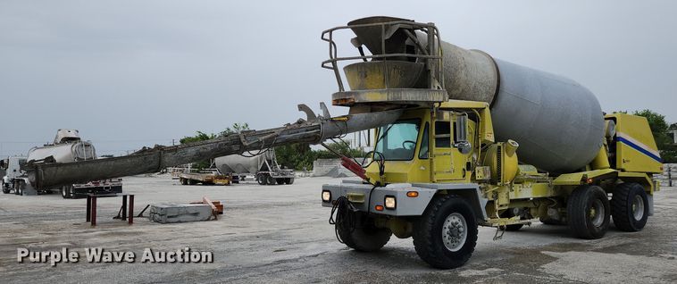 image for item EA9443 2003 Oshkosh S Series  ready mix truck