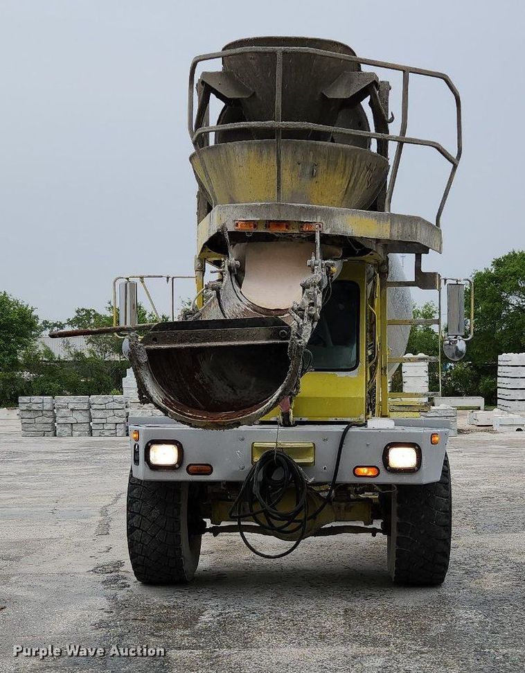 image for item EA9443 2003 Oshkosh S Series  ready mix truck