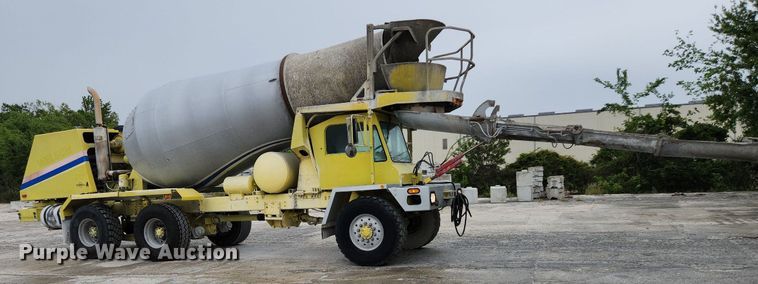 image for item EA9443 2003 Oshkosh S Series  ready mix truck