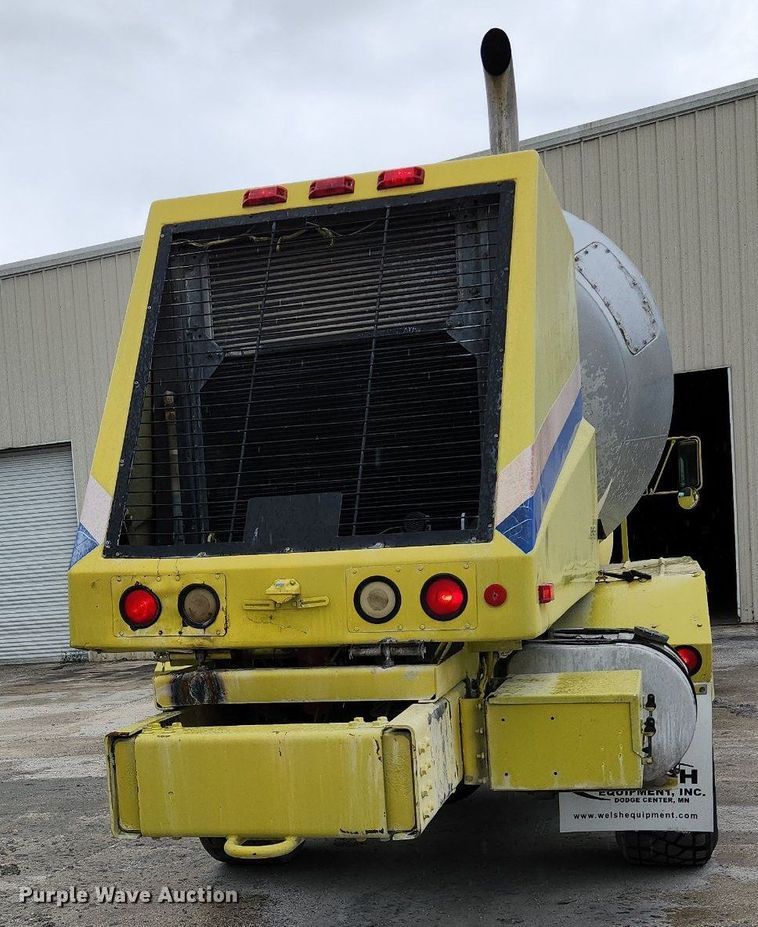 image for item EA9443 2003 Oshkosh S Series  ready mix truck