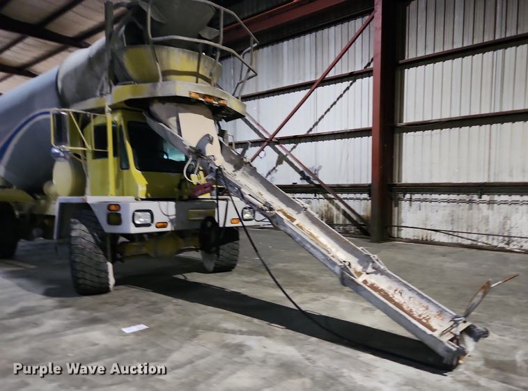 image for item EA9443 2003 Oshkosh S Series  ready mix truck