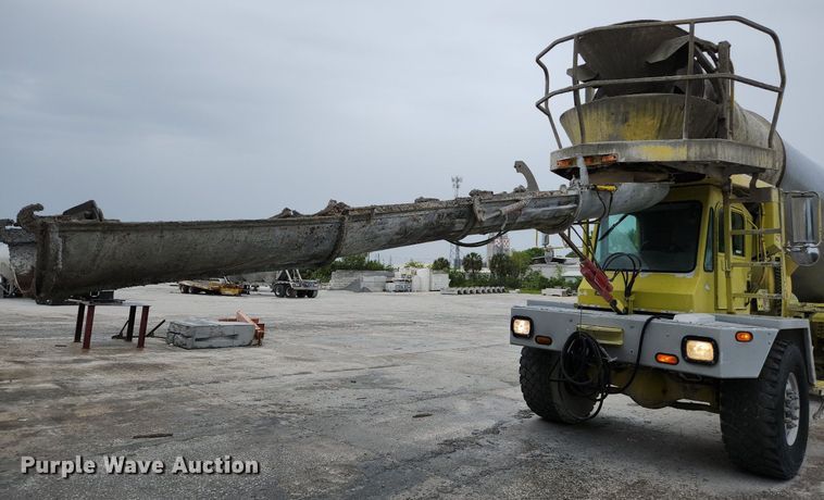 image for item EA9443 2003 Oshkosh S Series  ready mix truck