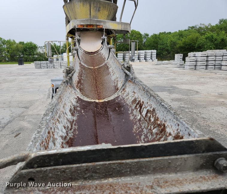 image for item EA9443 2003 Oshkosh S Series  ready mix truck