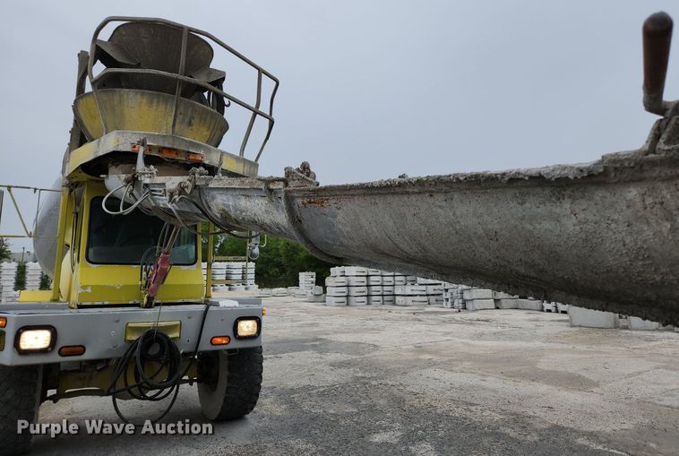 image for item EA9443 2003 Oshkosh S Series  ready mix truck