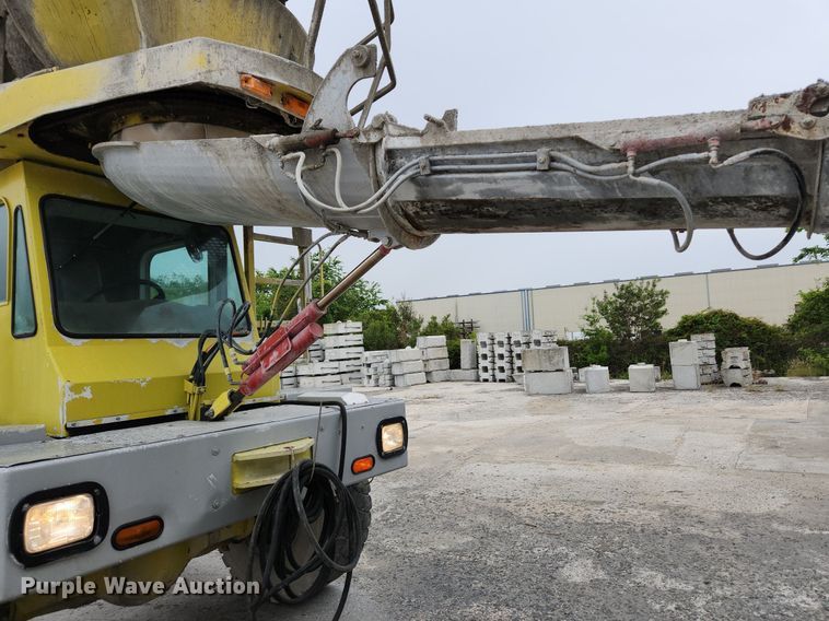 image for item EA9443 2003 Oshkosh S Series  ready mix truck