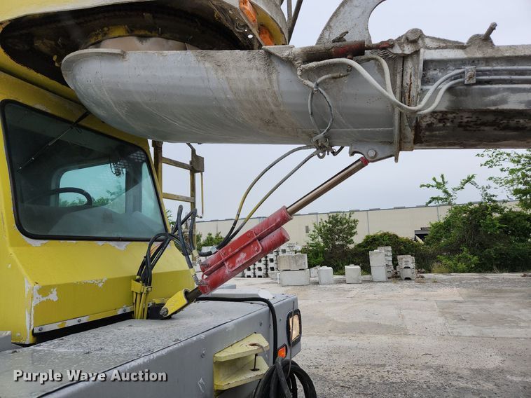 image for item EA9443 2003 Oshkosh S Series  ready mix truck