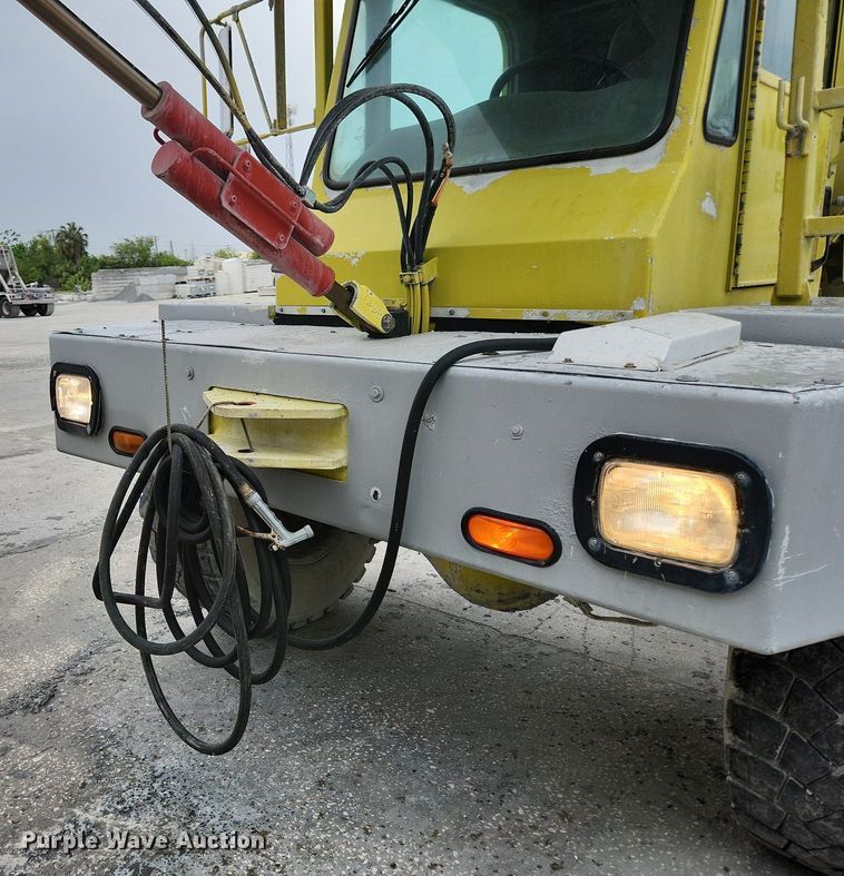 image for item EA9443 2003 Oshkosh S Series  ready mix truck