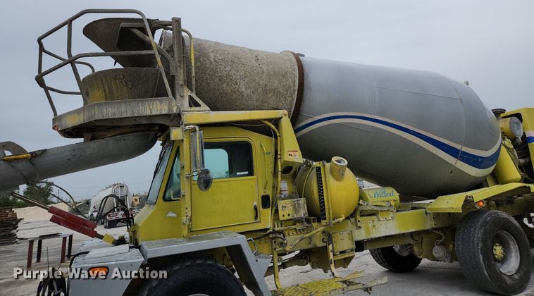 image for item EA9443 2003 Oshkosh S Series  ready mix truck