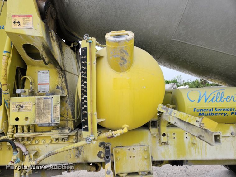 image for item EA9443 2003 Oshkosh S Series  ready mix truck