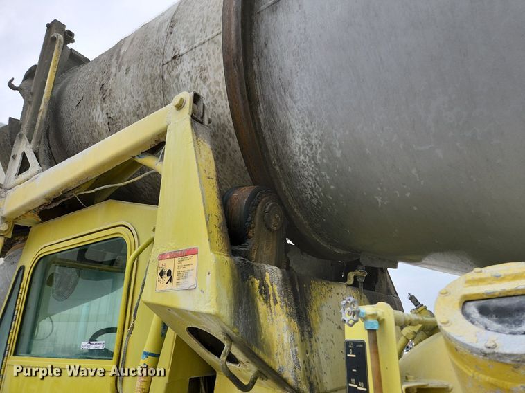 image for item EA9443 2003 Oshkosh S Series  ready mix truck