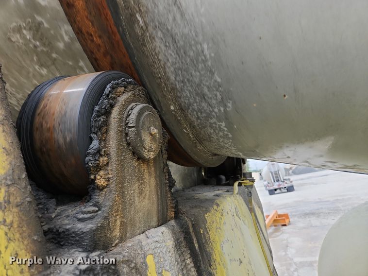 image for item EA9443 2003 Oshkosh S Series  ready mix truck