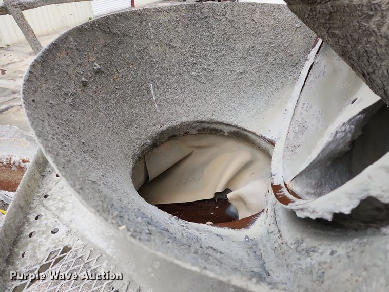 image for item EA9443 2003 Oshkosh S Series  ready mix truck