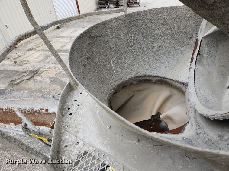 image for item EA9443 2003 Oshkosh S Series  ready mix truck