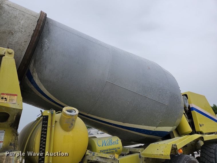 image for item EA9443 2003 Oshkosh S Series  ready mix truck