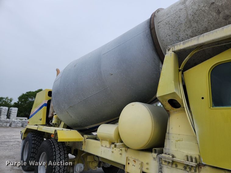 image for item EA9443 2003 Oshkosh S Series  ready mix truck